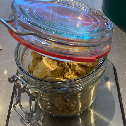 groentebouillonpasta in pot